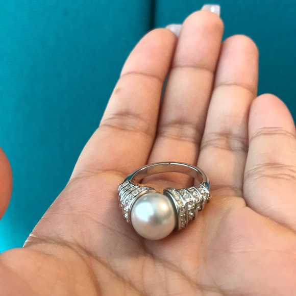 Pearl Ring - Picture 1 of 3